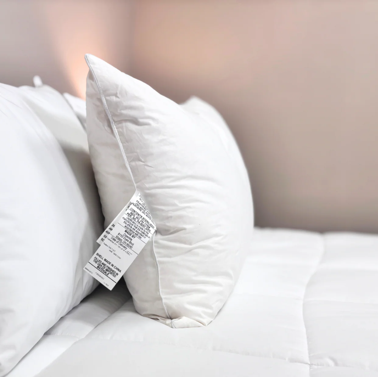 Downlite 75/25 Waterfowl Feather/ White Down Pillow - Image 4