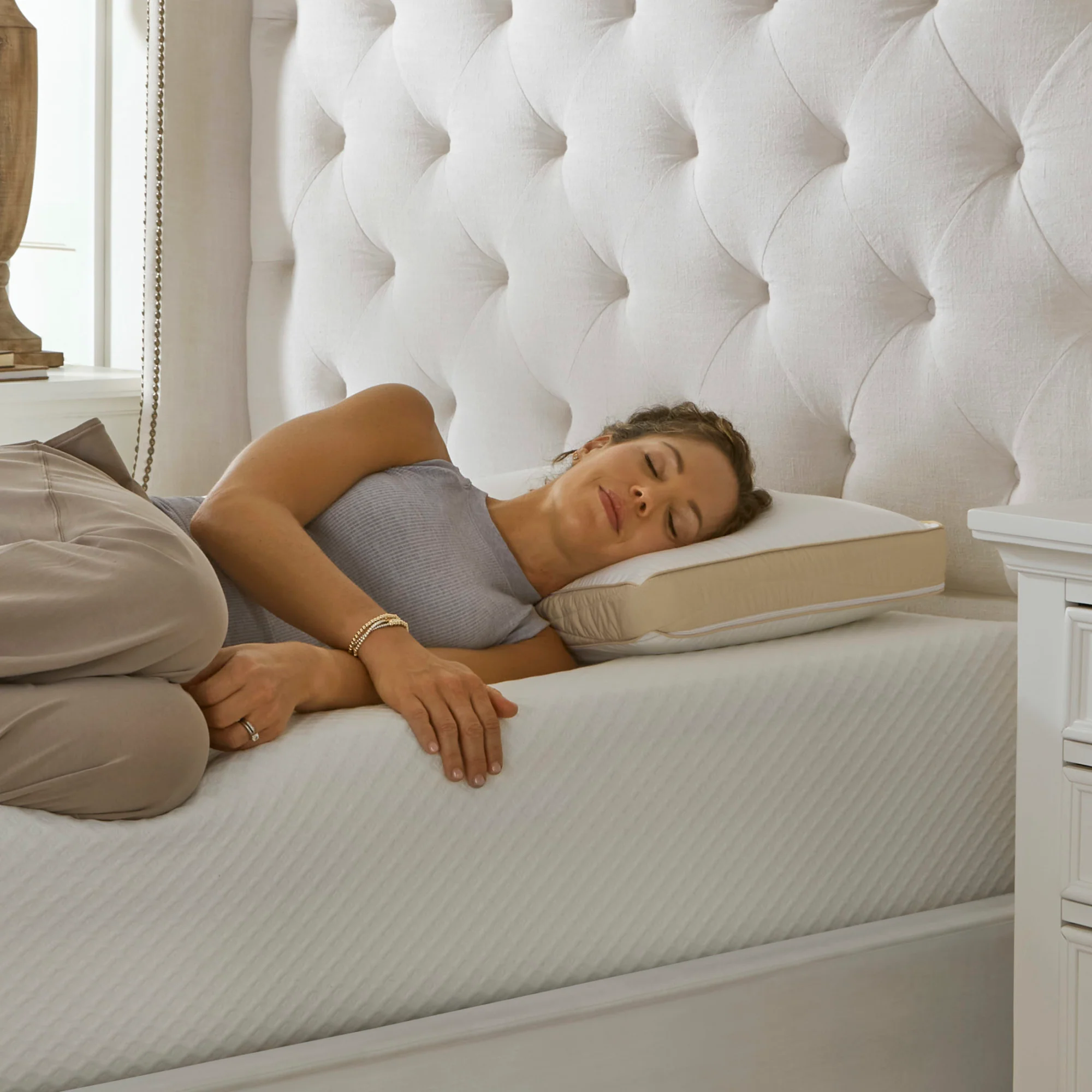 La-Z-Boy Hybrid Bliss Memory Foam Pillow - Image 12