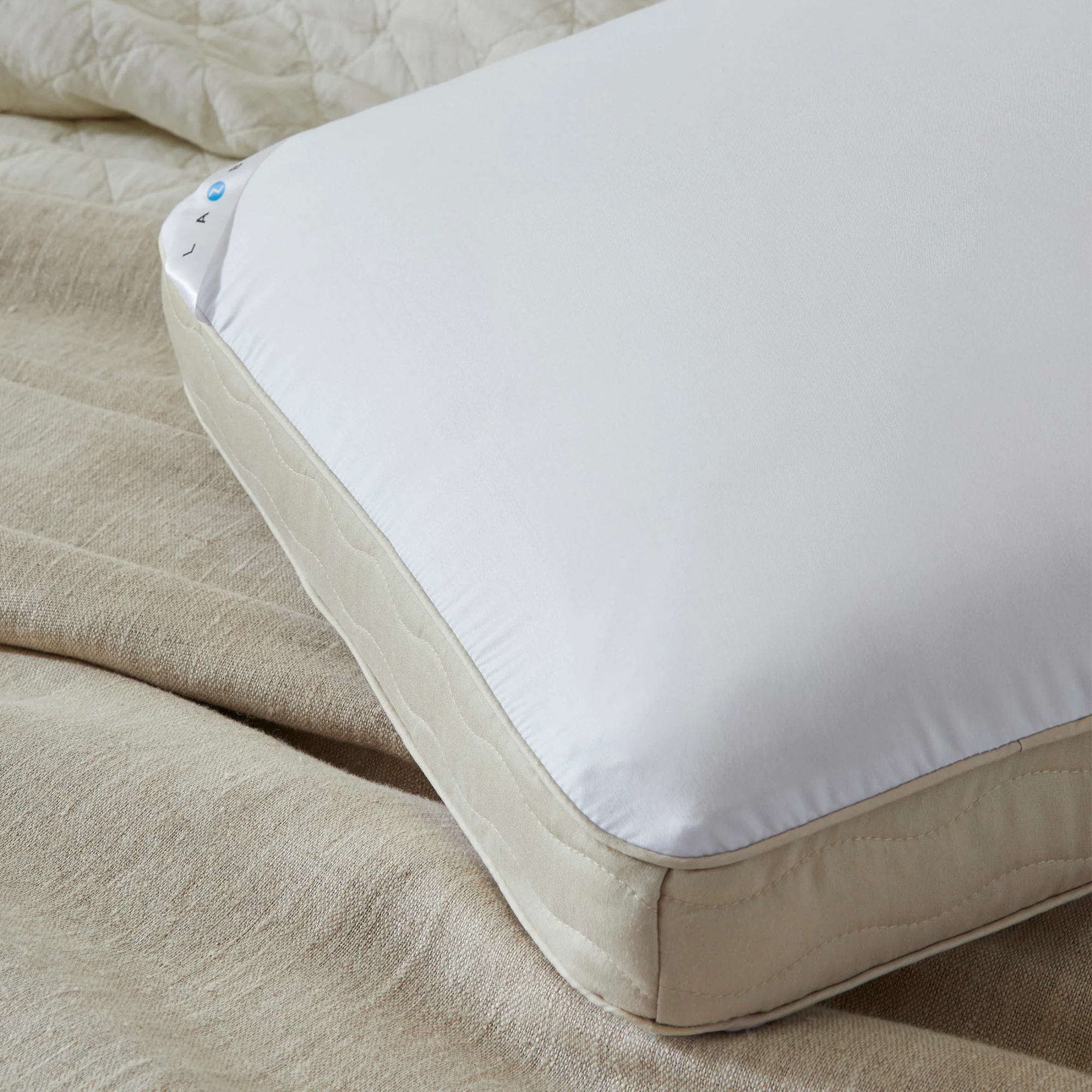 La-Z-Boy Hybrid Bliss Memory Foam Pillow - Image 8
