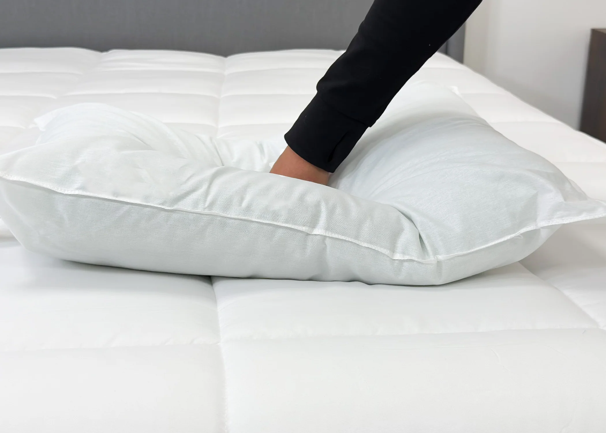 JS Fiber Hollofil II Pillow | Medium - Image 5