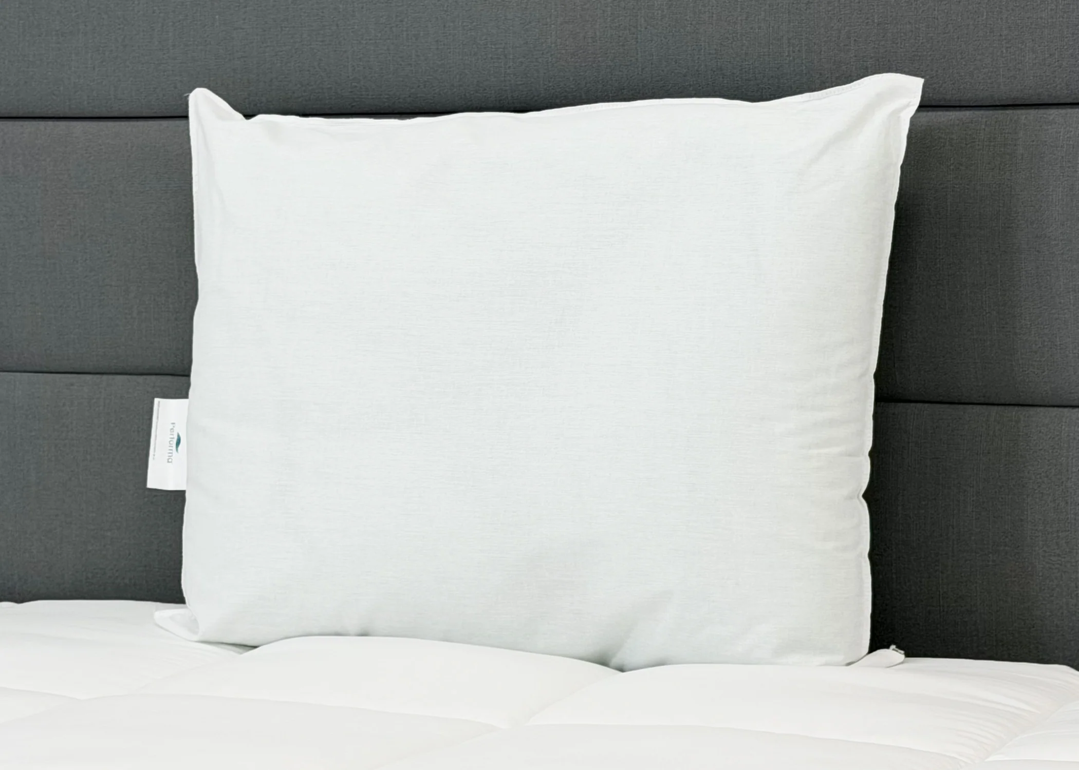 JS Fiber Hollofil II Pillow | Medium - Image 6