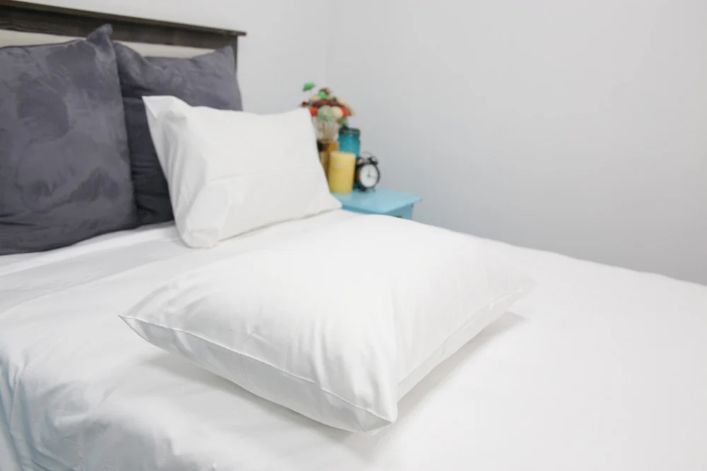 Pillowtex Hotel Sheet Set | Wrinkle Resistant Cotton Blend - Image 4