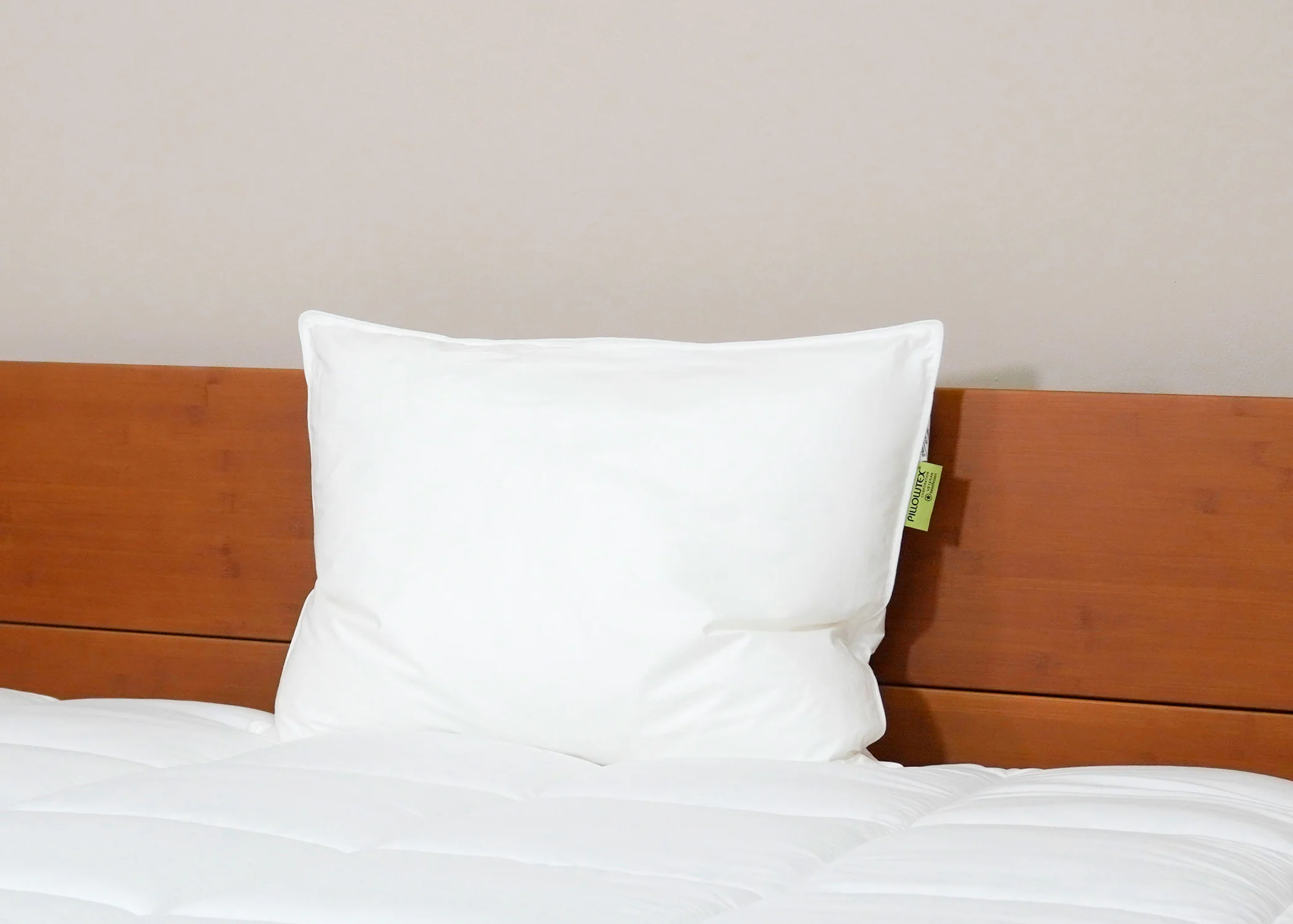 Pillowtex Green Tag Super Soft Pillow - Image 5